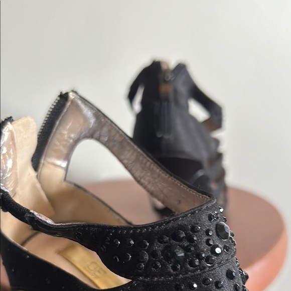 Sophisticated Black Stiletto Heels with Strappy Design - Picture 6 of 16